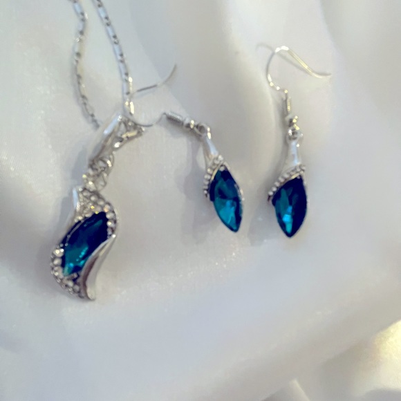 Gorgeous Blue Zircon & Simulated Diamond Necklace & Matching Earrings - Picture 1 of 2